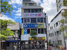 市川駅南口校外観